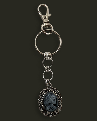Gothic Skull Cameo - Keychain