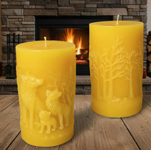 Load image into Gallery viewer, Spirits of the wild - Wolf Family - Candle