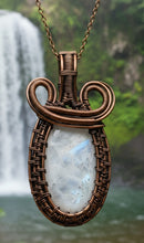 Load image into Gallery viewer, The shadow weaver - Moonstone - Necklace
