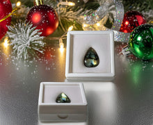 Load image into Gallery viewer, Pebble gift - Labradorite
