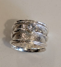 Load image into Gallery viewer, The Moving Silence - Spinner Ring