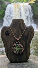 Load image into Gallery viewer, The Echo of the Earth - Serpentine - Necklace