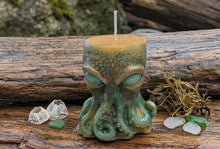 Load image into Gallery viewer, Abyssal Guardian - Octopus - Candle