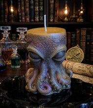 Load image into Gallery viewer, Echo of the shifting tide - Octopus - Candle