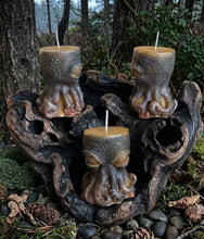 Load image into Gallery viewer, The Shadow in Tides - Octopus - Candle