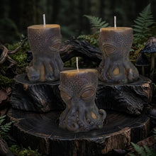 Load image into Gallery viewer, Shadow of the Abyss - Octopus - Candle