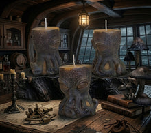 Load image into Gallery viewer, Shadow of the Abyss - Octopus - Candle