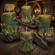 Load image into Gallery viewer, Moss &amp; Mirror Deep - Octopus - Candle
