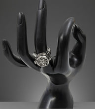 Load image into Gallery viewer, Mystic Knotwork Secret Ring - Ring
