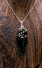 Load image into Gallery viewer, Sorrow's Embrace - Arrowhead - Apache Tear - Necklace