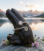 Load image into Gallery viewer, The Love &amp; Light - Cuff bracelet - Rose Quartz