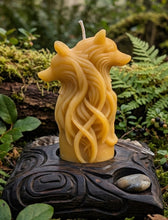 Load image into Gallery viewer, The Spirit Guide - Wolf - Candle - Raven Stone