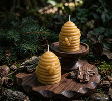 Load image into Gallery viewer, The Skep &amp; Stump Showcase - Bee - Candle