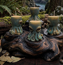 Load image into Gallery viewer, The Abyss Echo - Octopus - Candle