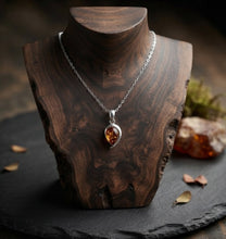 Load image into Gallery viewer, Pathfinder’s Amber - Necklace
