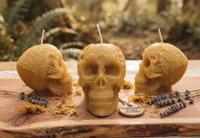 Load image into Gallery viewer, The Memento Echo - Skull - Candle