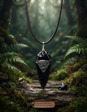 Load image into Gallery viewer, Triquetra Shadow-Stone - Arrowhead