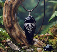 Load image into Gallery viewer, Triquetra Shadow-Stone - Arrowhead