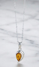 Load image into Gallery viewer, Pathfinder’s Amber - Necklace