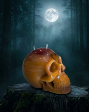 Load image into Gallery viewer, The Vivere Defiant - Skull - Candle