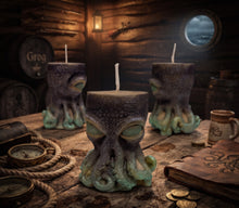 Load image into Gallery viewer, The Sovereign of the Shallows - Octopus - Candle