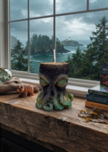 Load image into Gallery viewer, The Sovereign of the Shallows - Octopus - Candle