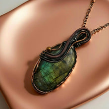 Load image into Gallery viewer, Copper wrapped - Labradorite - Necklace