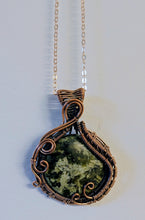 Load image into Gallery viewer, The Echo of the Earth - Serpentine - Necklace