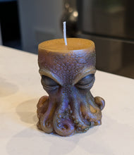 Load image into Gallery viewer, Echo of the shifting tide - Octopus - Candle