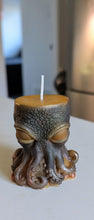 Load image into Gallery viewer, The Shadow in Tides - Octopus - Candle