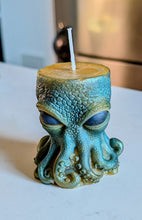 Load image into Gallery viewer, The Tides of Tortuga - Octopus - Candle