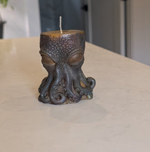 Load image into Gallery viewer, Shadow of the Abyss - Octopus - Candle