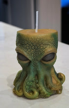 Load image into Gallery viewer, Moss &amp; Mirror Deep - Octopus - Candle