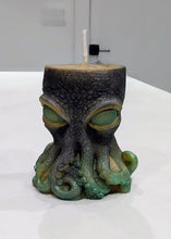 Load image into Gallery viewer, The Sovereign of the Shallows - Octopus - Candle