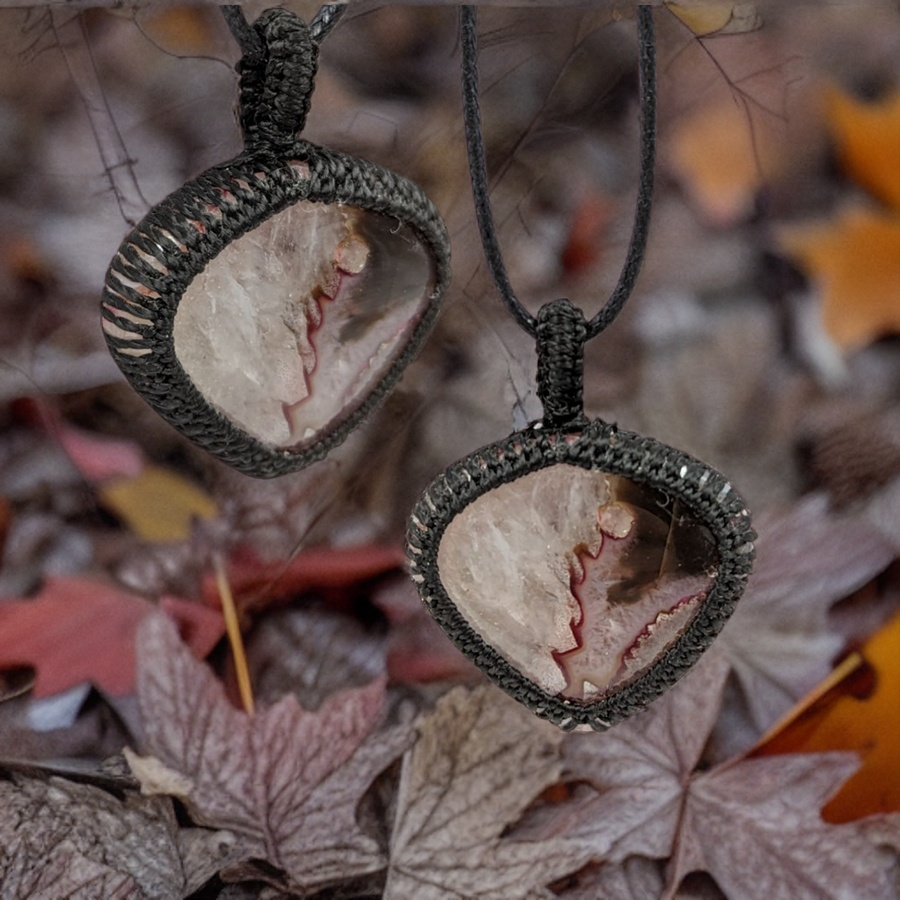 Red agate, Necklace