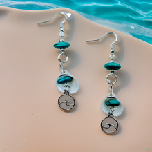 Load image into Gallery viewer, Shell &amp; Wave - Earrings