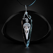 Load image into Gallery viewer, Raven - Arrowhead