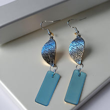 Load image into Gallery viewer, Sea glass - leaf - Earrings