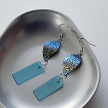 Load image into Gallery viewer, Sea glass - leaf - Earrings