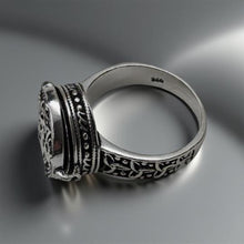 Load image into Gallery viewer, Triquetra - Poison Ring
