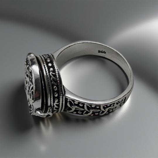 Triquetra - Poison Ring
