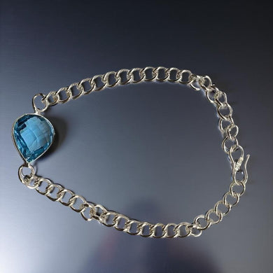 Unleash your voice - Blue Topaz - Bracelet.