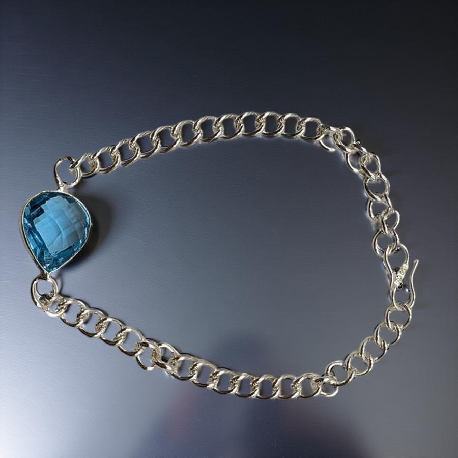 Unleash your voice - Blue Topaz - Bracelet.