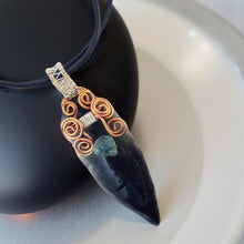 Load image into Gallery viewer, Earth &amp; Sea - Arrowhead - Sea glass - necklace