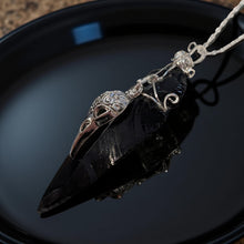 Load image into Gallery viewer, The Raven&#39;s Edge - Raven - Arrowhead