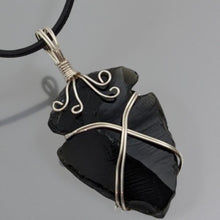 Load image into Gallery viewer, A Shard Of Night - Arrowhead - Necklace