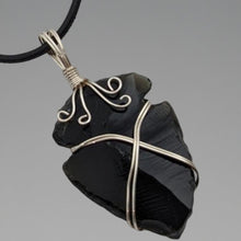 Load image into Gallery viewer, A Shard Of Night - Arrowhead - Necklace