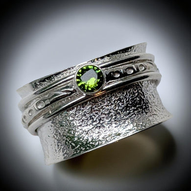 The Quiet Promise - Peridot - Spinner Ring