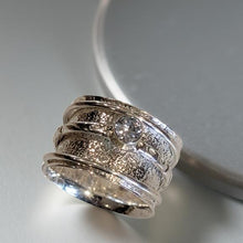 Load image into Gallery viewer, The Moving Silence - Spinner Ring