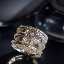 Load image into Gallery viewer, The Moving Silence - Spinner Ring